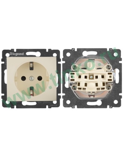 Розетка Valena 2К+3 с защитными шторками, на винтах 16А 250В, слоновая кость (774321). Розетка. LegranD в Майкопе