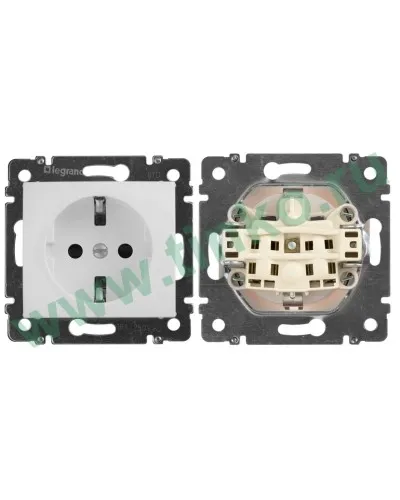 Розетка Valena 2К+3 10/16А, белый (774420). Розетка. LegranD в Майкопе